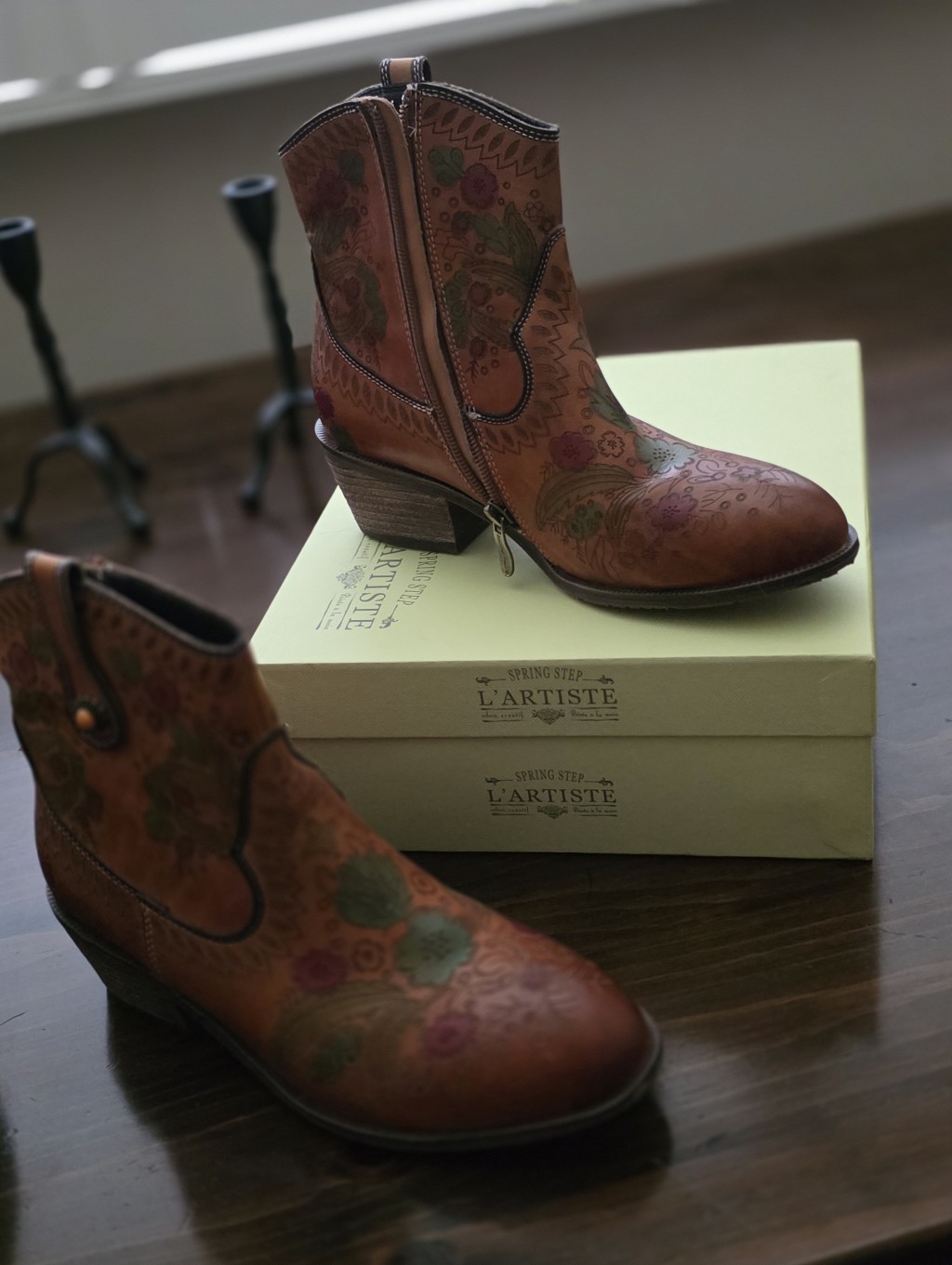 L'atiste Brown Floral Embossed Leather Ankle Booties (Size 7.5-8)